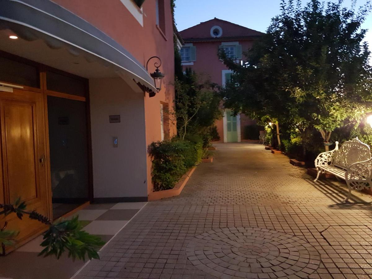 Le Mas Du Lingousto Cuers Dış mekan fotoğraf